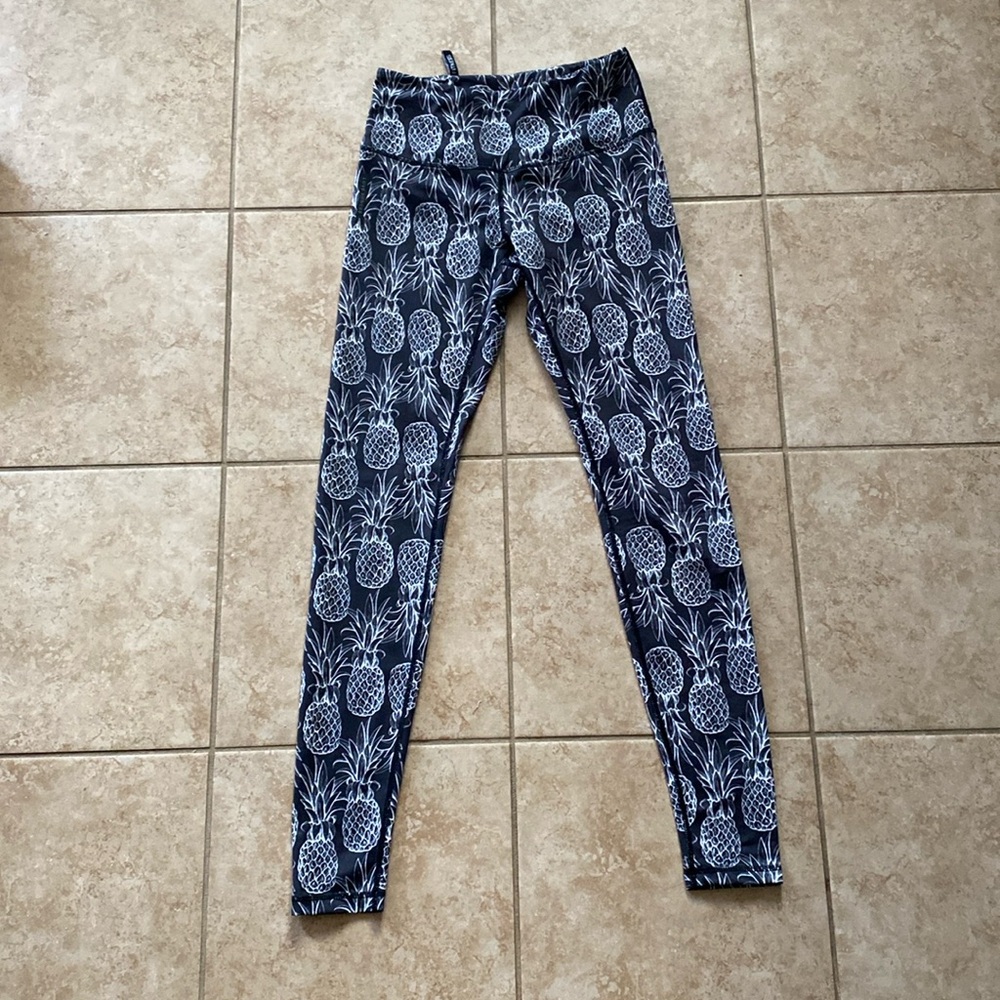 NWOT Love Fitness Apparel - Pineapple Leggings - Small